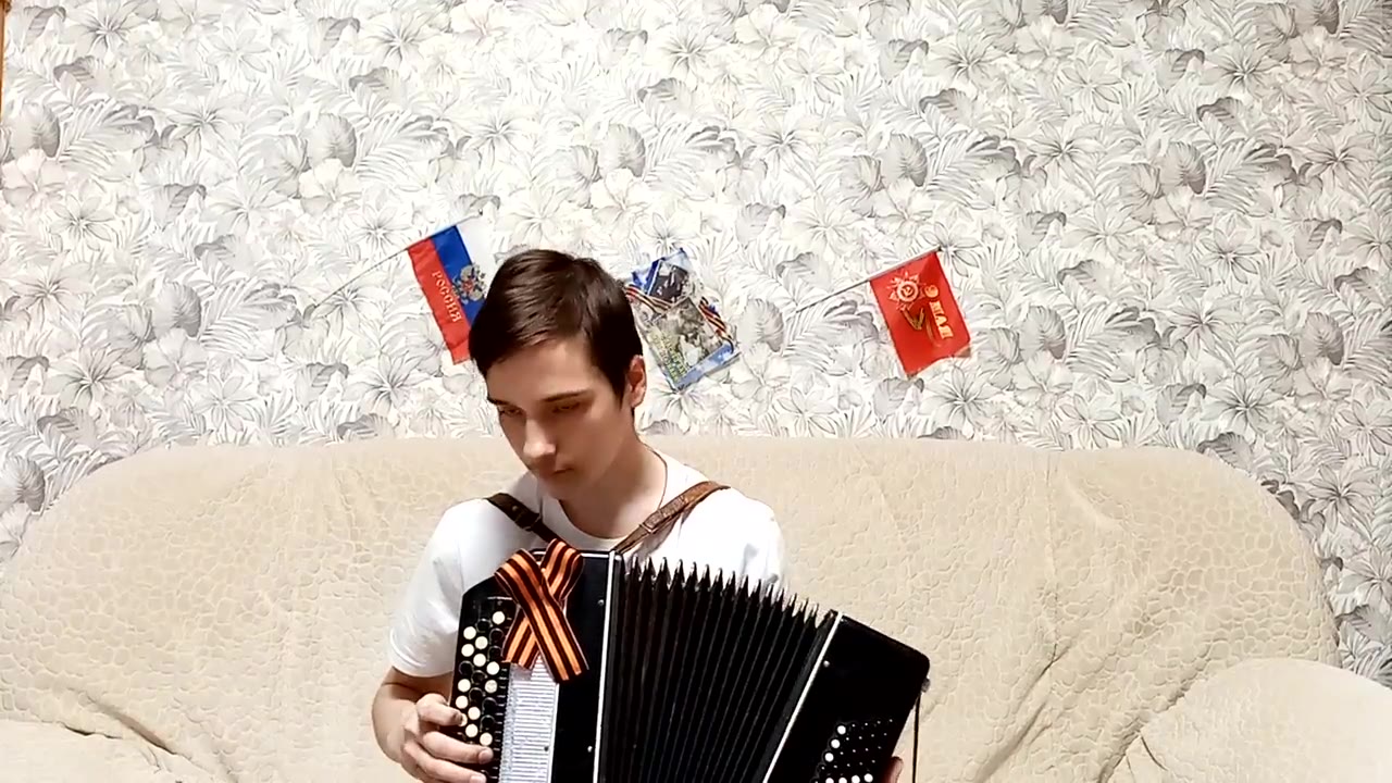 Клёвый баянист